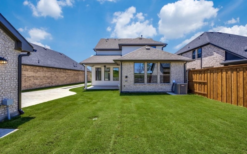 1904 Holland Drive, Van Alstyne, TX 75495, 4 Bedrooms Bedrooms, ,5 BathroomsBathrooms,Residential,For Sale,1904 Holland Drive,20970008