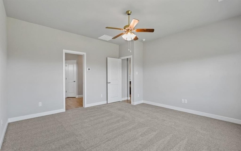 1404 LEONARD Court, Mansfield, TX 76063, 5 Bedrooms Bedrooms, ,3 BathroomsBathrooms,Residential,For Sale,1404 LEONARD Court,20969344