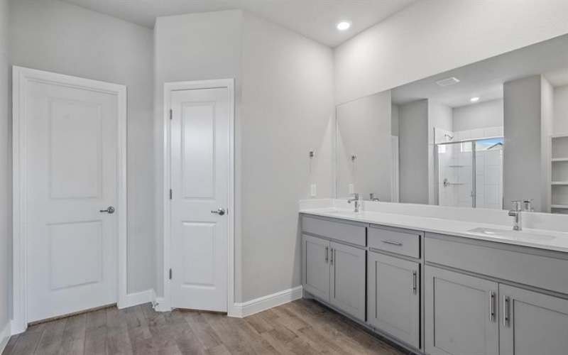 1404 LEONARD Court, Mansfield, TX 76063, 5 Bedrooms Bedrooms, ,3 BathroomsBathrooms,Residential,For Sale,1404 LEONARD Court,20969344
