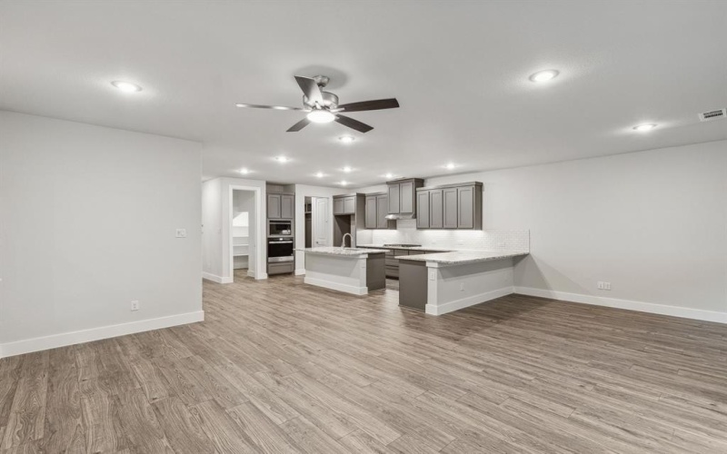8221 Emsworth Drive, Dallas, TX 75231, 3 Habitaciones Habitaciones , ,2 BañosBaños,Residential,En Venta,8221 Emsworth Drive,20970529
