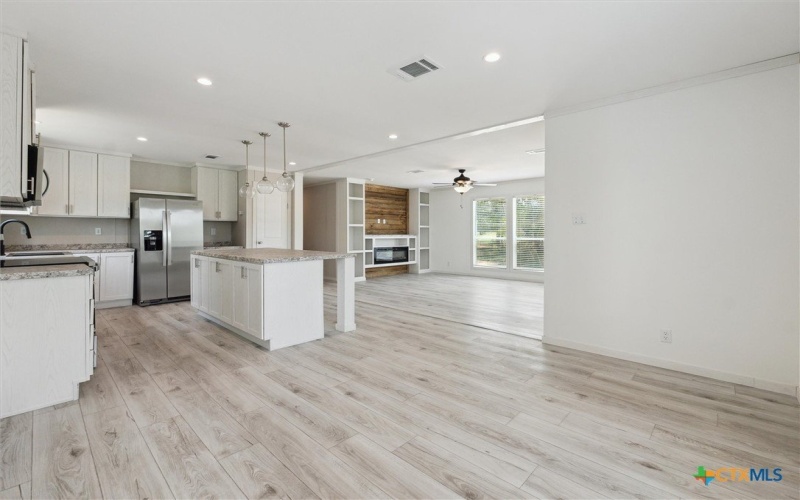 855 Roosevelt Road, Luling, TX 78648, 4 Habitaciones Habitaciones , ,2 BañosBaños,Residential,En Venta,855 Roosevelt Road,583554