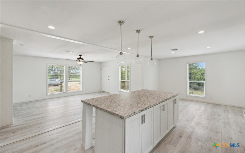 855 Roosevelt Road, Luling, TX 78648, 4 Habitaciones Habitaciones , ,2 BañosBaños,Residential,En Venta,855 Roosevelt Road,583554