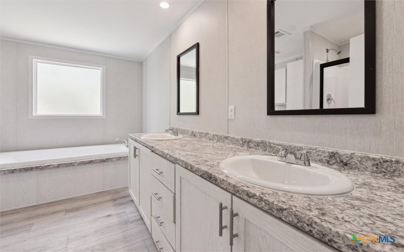 855 Roosevelt Road, Luling, TX 78648, 4 Habitaciones Habitaciones , ,2 BañosBaños,Residential,En Venta,855 Roosevelt Road,583554