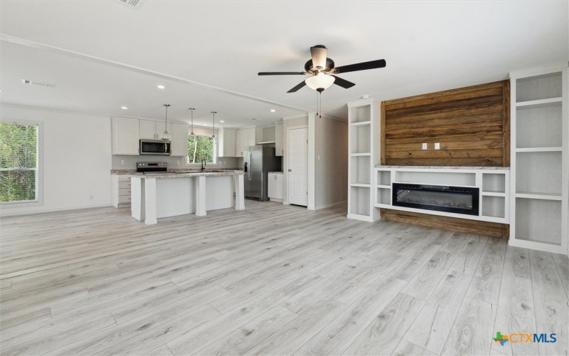855 Roosevelt Road, Luling, TX 78648, 4 Habitaciones Habitaciones , ,2 BañosBaños,Residential,En Venta,855 Roosevelt Road,583554