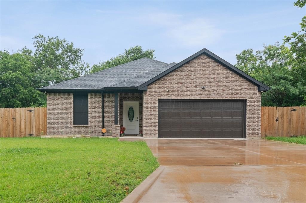810 Mill Street, Gainesville, TX 76240, 3 Bedrooms Bedrooms, ,2 BathroomsBathrooms,Residential,For Sale,810 Mill Street,20971006
