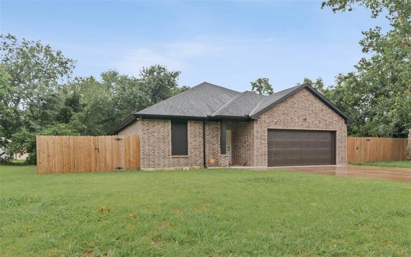 810 Mill Street, Gainesville, TX 76240, 3 Bedrooms Bedrooms, ,2 BathroomsBathrooms,Residential,For Sale,810 Mill Street,20971006
