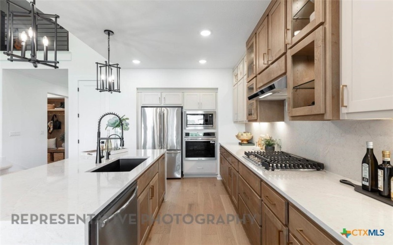 8609 Peafowl Street, Austin, TX 78744, 5 Bedrooms Bedrooms, ,5 BathroomsBathrooms,Residential,For Sale,8609 Peafowl Street,0,583632