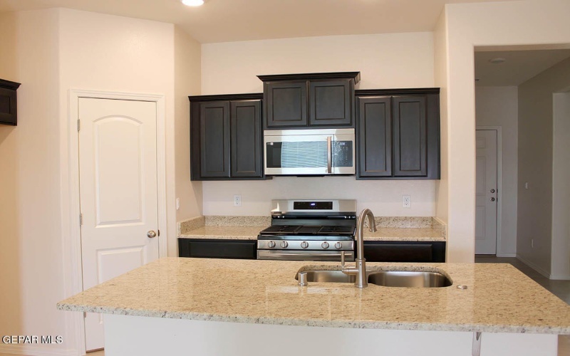 4788 CPT Isaac Camacho unit: A #A, El Paso, TX 79938, 3 Habitaciones Habitaciones , ,2 BañosBaños,Residential Multi Family,En Venta,4788 CPT Isaac Camacho unit: A,924755