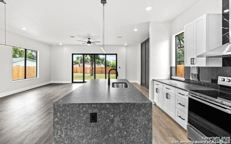 302 Bank, San Antonio, TX 78204, 3 Bedrooms Bedrooms, ,2 BathroomsBathrooms,Residential,For Sale,302 Bank,0,1876474