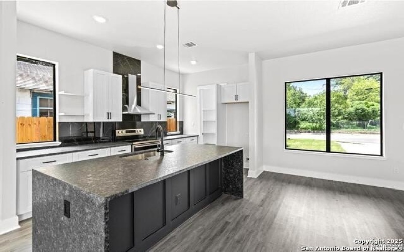 302 Bank, San Antonio, TX 78204, 3 Bedrooms Bedrooms, ,2 BathroomsBathrooms,Residential,For Sale,302 Bank,0,1876474