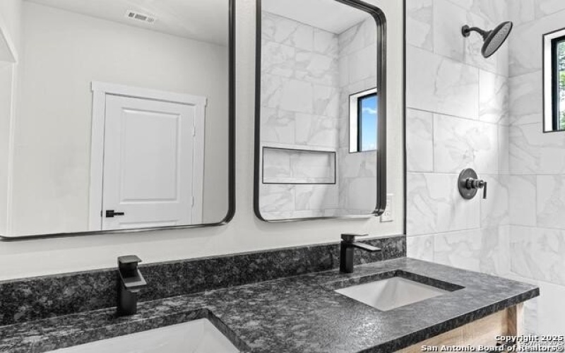 302 Bank, San Antonio, TX 78204, 3 Bedrooms Bedrooms, ,2 BathroomsBathrooms,Residential,For Sale,302 Bank,0,1876474