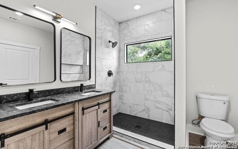 302 Bank, San Antonio, TX 78204, 3 Bedrooms Bedrooms, ,2 BathroomsBathrooms,Residential,For Sale,302 Bank,0,1876474