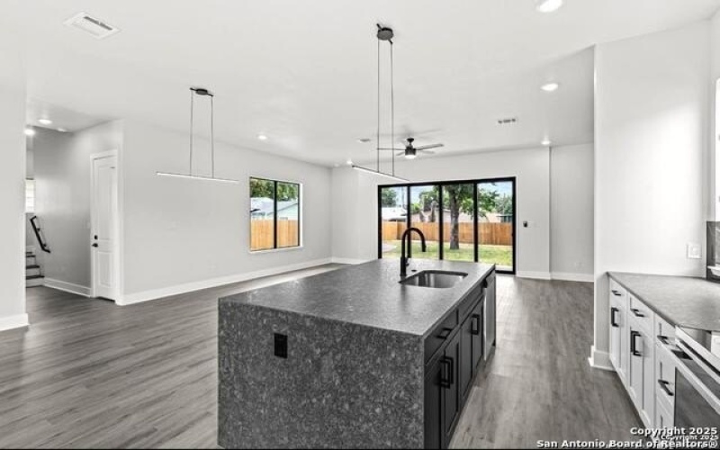 302 Bank, San Antonio, TX 78204, 3 Bedrooms Bedrooms, ,2 BathroomsBathrooms,Residential,For Sale,302 Bank,0,1876474