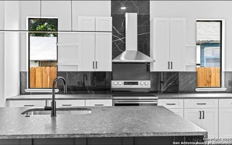 302 Bank, San Antonio, TX 78204, 3 Bedrooms Bedrooms, ,2 BathroomsBathrooms,Residential,For Sale,302 Bank,0,1876474