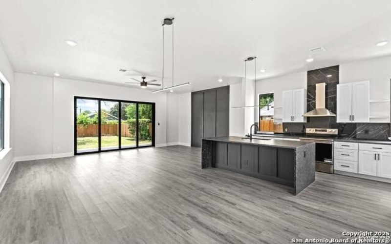 302 Bank, San Antonio, TX 78204, 3 Bedrooms Bedrooms, ,2 BathroomsBathrooms,Residential,For Sale,302 Bank,0,1876474