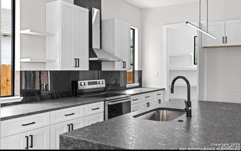 302 Bank, San Antonio, TX 78204, 3 Bedrooms Bedrooms, ,2 BathroomsBathrooms,Residential,For Sale,302 Bank,0,1876474