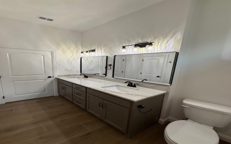 192 Lakeview Circle, Pilot Point, TX 76258, 4 Habitaciones Habitaciones , ,2 BañosBaños,Residential,En Venta,192 Lakeview Circle,0,20971721