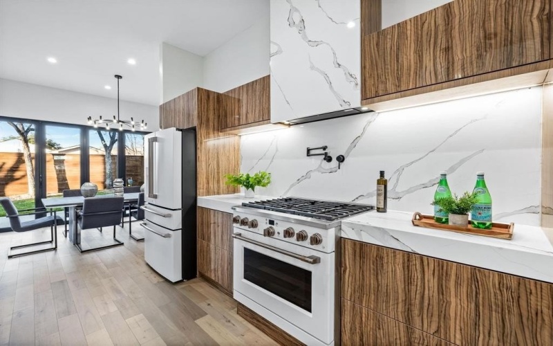 4603 Newmore Avenue, Dallas, TX 75209, 5 Habitaciones Habitaciones , ,3 BañosBaños,Residential,En Venta,4603 Newmore Avenue,20971948