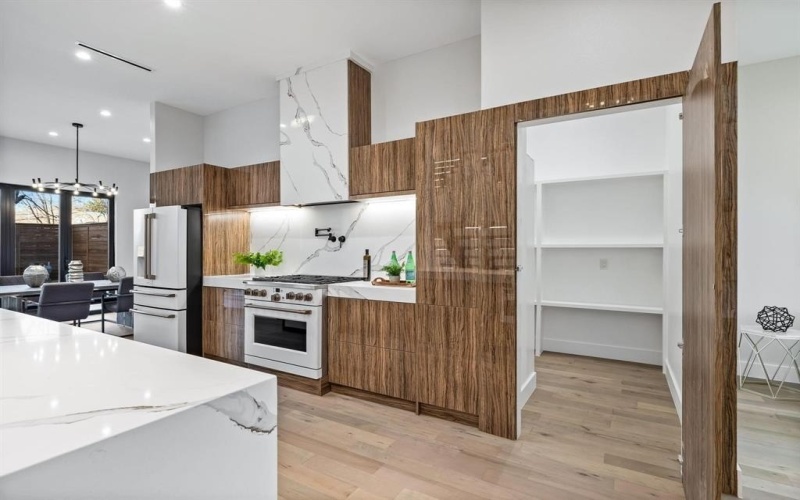 4603 Newmore Avenue, Dallas, TX 75209, 5 Habitaciones Habitaciones , ,3 BañosBaños,Residential,En Venta,4603 Newmore Avenue,20971948