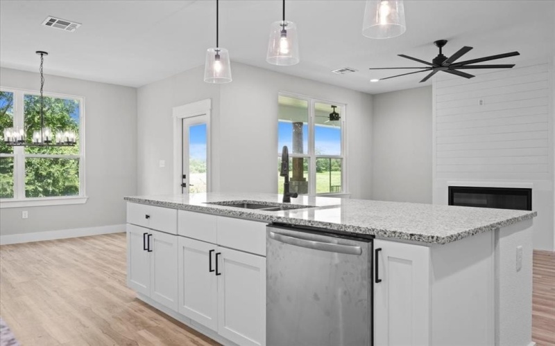 304 Heather Run, Woodway, TX 76712, 4 Bedrooms Bedrooms, ,3 BathroomsBathrooms,Residential,For Sale,304 Heather Run,20972096