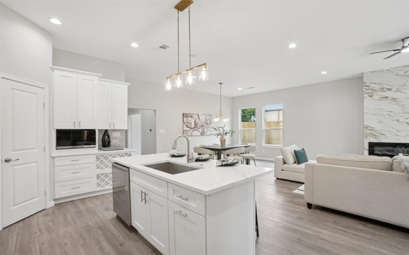 4535 W Lake Highlands Drive, The Colony, TX 75056, 4 Bedrooms Bedrooms, ,3 BathroomsBathrooms,Residential,For Sale,4535 W Lake Highlands Drive,20973074