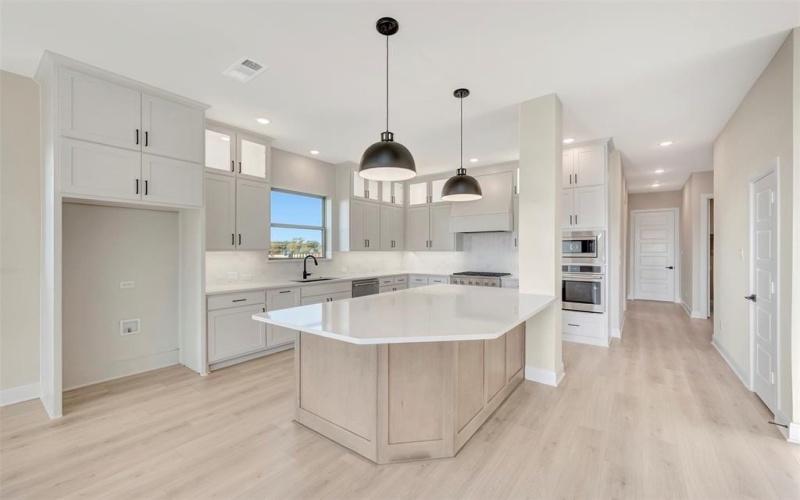 2218 Village Trail, Lakewood Village, TX 75068, 4 Bedrooms Bedrooms, ,5 BathroomsBathrooms,Residential,For Sale,2218 Village Trail,0,20972327