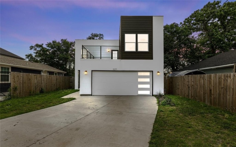 3211 Chihuahua Avenue, Dallas, TX 75212, 3 Bedrooms Bedrooms, ,2 BathroomsBathrooms,Residential,For Sale,3211 Chihuahua Avenue,20972496