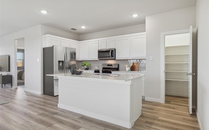 806 Pine Beach Drive, McKinney, TX 75071, 4 Habitaciones Habitaciones , ,3 BañosBaños,Residential,En Venta,806 Pine Beach Drive,20972672