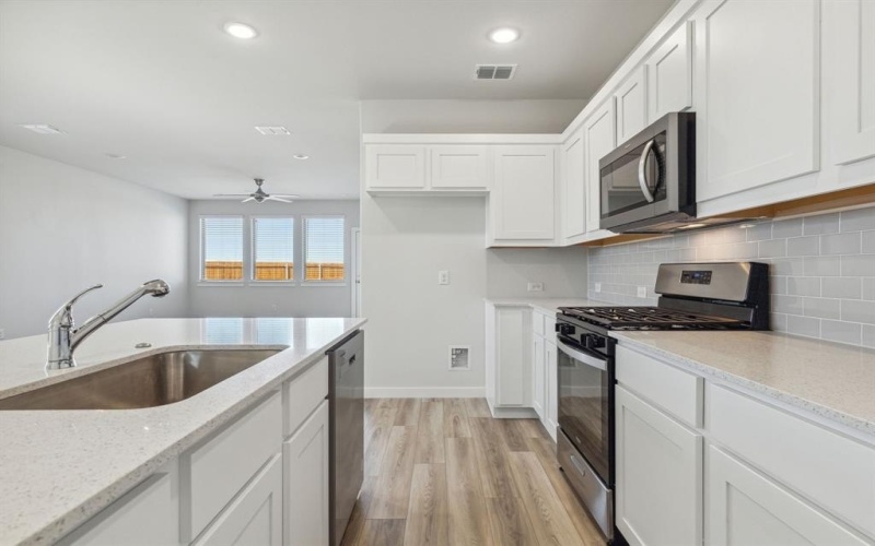 806 Pine Beach Drive, McKinney, TX 75071, 4 Habitaciones Habitaciones , ,3 BañosBaños,Residential,En Venta,806 Pine Beach Drive,20972672