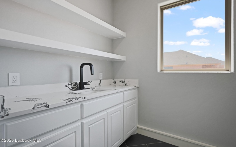 7516 57th Street, Lubbock, TX 79407, 4 Habitaciones Habitaciones , ,2 BañosBaños,Residential,En Venta,7516 57th Street,202556563