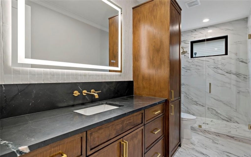 6716 Dalhart Lane, Dallas, TX 75214, 5 Habitaciones Habitaciones , ,5 BañosBaños,Residential,En Venta,6716 Dalhart Lane,20961537