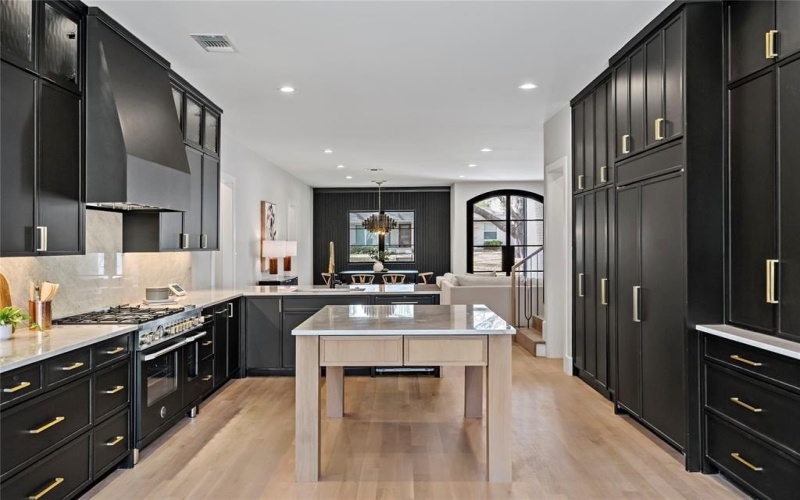 6716 Dalhart Lane, Dallas, TX 75214, 5 Habitaciones Habitaciones , ,5 BañosBaños,Residential,En Venta,6716 Dalhart Lane,20961537