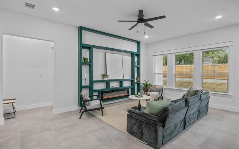 510 Woodrow Avenue, Fort Worth, TX 76105, 4 Bedrooms Bedrooms, ,2 BathroomsBathrooms,Residential,For Sale,510 Woodrow Avenue,20973365
