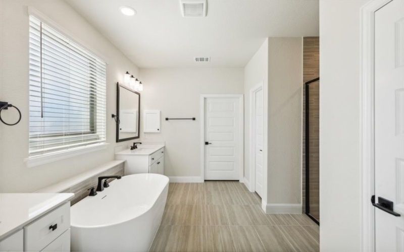 156 Swan Lake Drive, Waxahachie, TX 75165, 4 Habitaciones Habitaciones , ,3 BañosBaños,Residential,En Venta,156 Swan Lake Drive,0,20973496