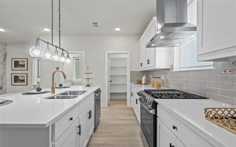 5115 Hohen Avenue, Dallas, TX 75215, 3 Bedrooms Bedrooms, ,3 BathroomsBathrooms,Residential,For Sale,5115 Hohen Avenue,20973516
