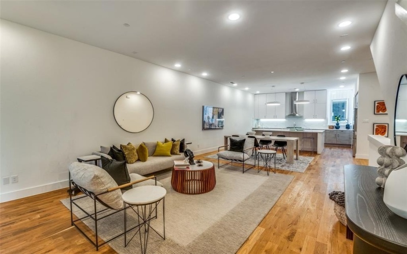 426 W 9th Street #104, Dallas, TX 75208, 3 Habitaciones Habitaciones , ,3 BañosBaños,Residential,En Venta,426 W 9th Street,20973655