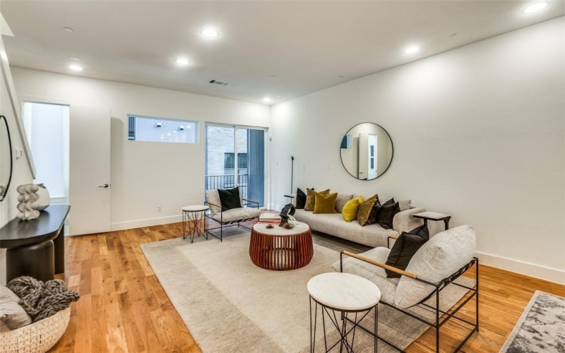 426 W 9th Street #104, Dallas, TX 75208, 3 Habitaciones Habitaciones , ,3 BañosBaños,Residential,En Venta,426 W 9th Street,20973655