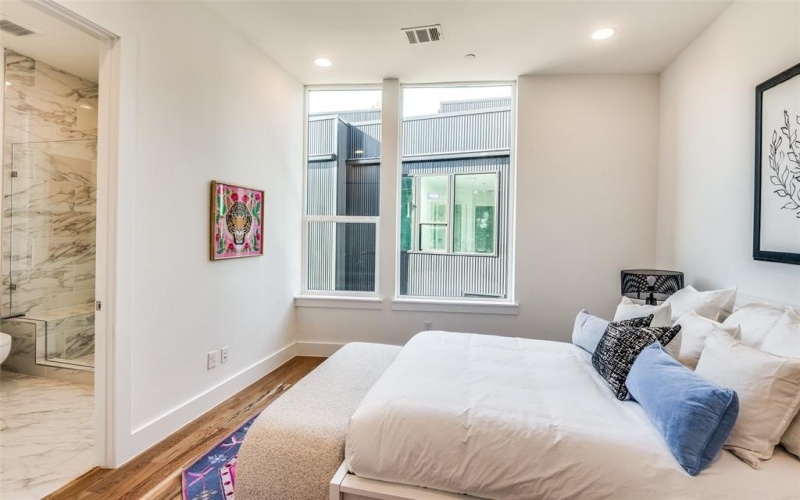 426 W 9th Street #104, Dallas, TX 75208, 3 Habitaciones Habitaciones , ,3 BañosBaños,Residential,En Venta,426 W 9th Street,20973655