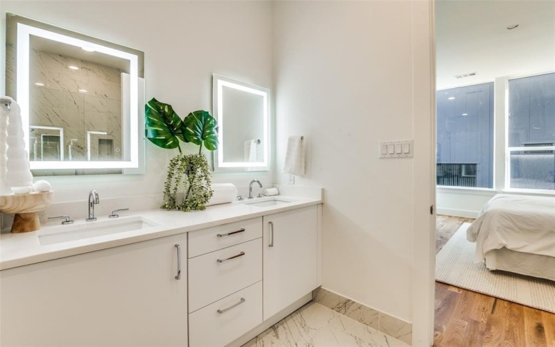426 W 9th Street #104, Dallas, TX 75208, 3 Habitaciones Habitaciones , ,3 BañosBaños,Residential,En Venta,426 W 9th Street,20973655
