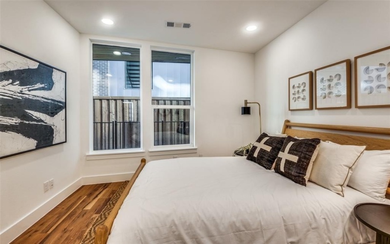 426 W 9th Street #104, Dallas, TX 75208, 3 Habitaciones Habitaciones , ,3 BañosBaños,Residential,En Venta,426 W 9th Street,20973655