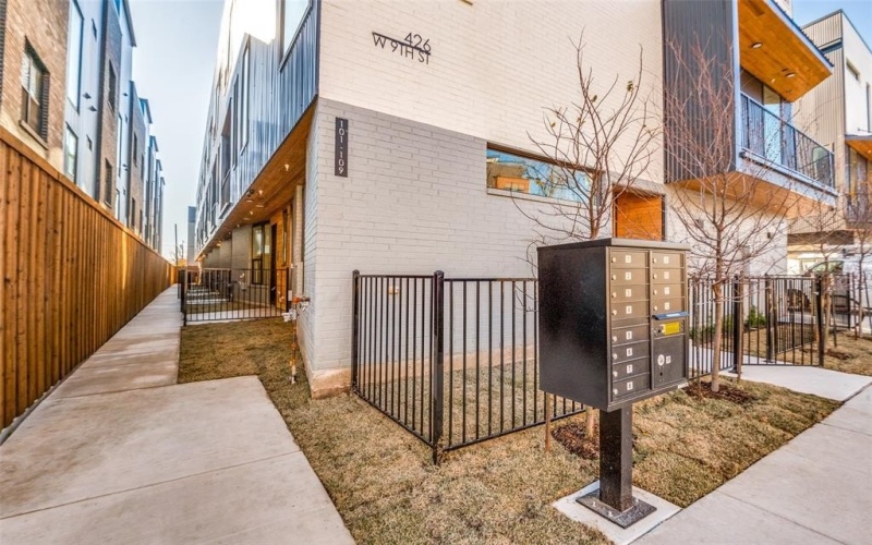 426 W 9th Street #104, Dallas, TX 75208, 3 Habitaciones Habitaciones , ,3 BañosBaños,Residential,En Venta,426 W 9th Street,20973655