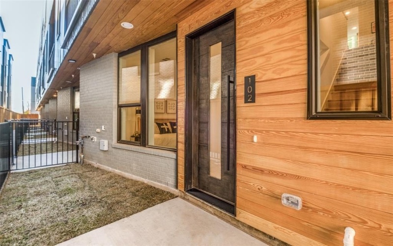 426 W 9th Street #104, Dallas, TX 75208, 3 Habitaciones Habitaciones , ,3 BañosBaños,Residential,En Venta,426 W 9th Street,20973655