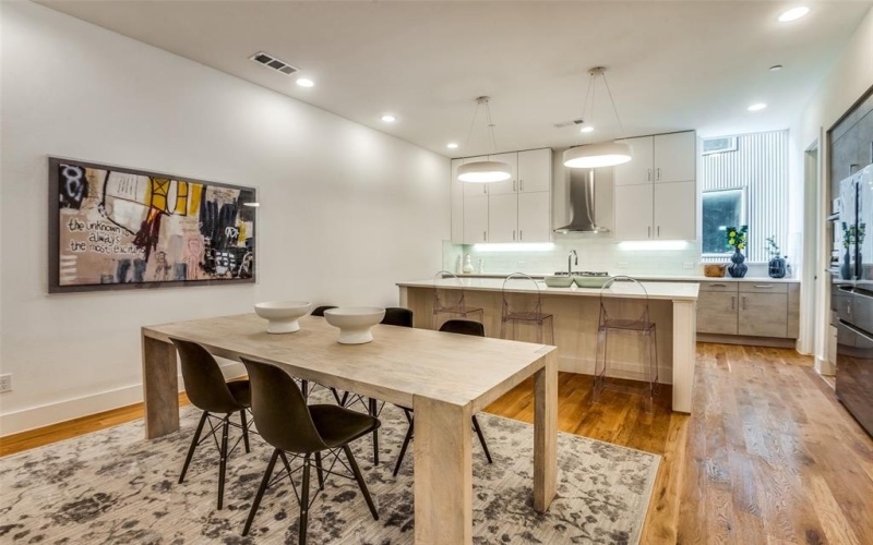 426 W 9th Street #104, Dallas, TX 75208, 3 Habitaciones Habitaciones , ,3 BañosBaños,Residential,En Venta,426 W 9th Street,20973655