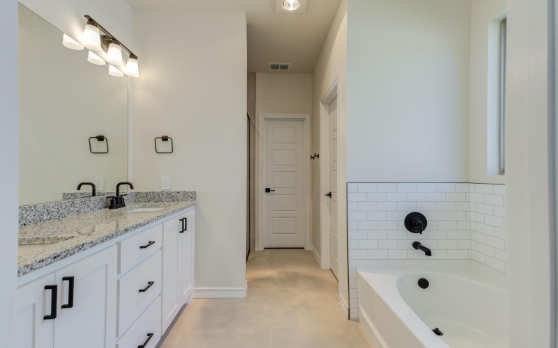 7018 25th Street, Lubbock, TX 79407, 3 Habitaciones Habitaciones , ,2 BañosBaños,Residential,En Venta,7018 25th Street,202556575