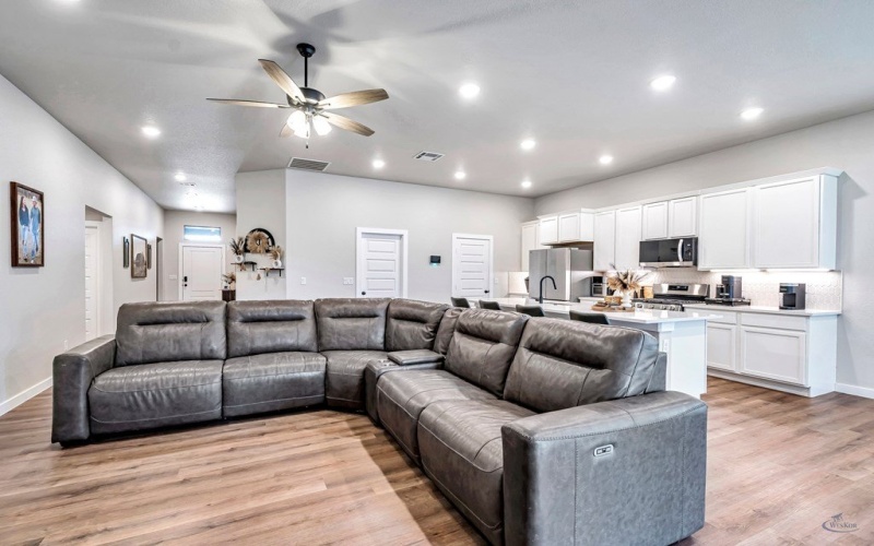 300 Farmstead Lane, Odessa, TX 79765, 4 Bedrooms Bedrooms, ,2 BathroomsBathrooms,Residential,For Sale,300 Farmstead Lane,161068