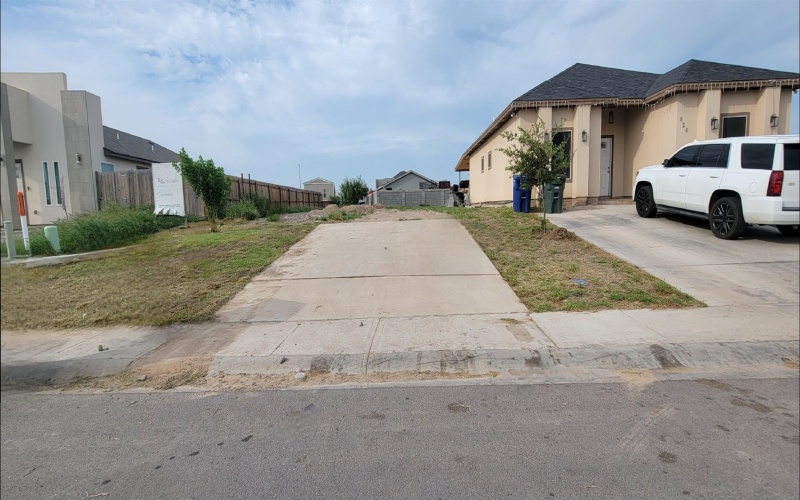 624 Rosemary Ln., Laredo, TX 78046, 3 Bedrooms Bedrooms, ,2 BathroomsBathrooms,Residential,For Sale,624 Rosemary Ln.,20252636