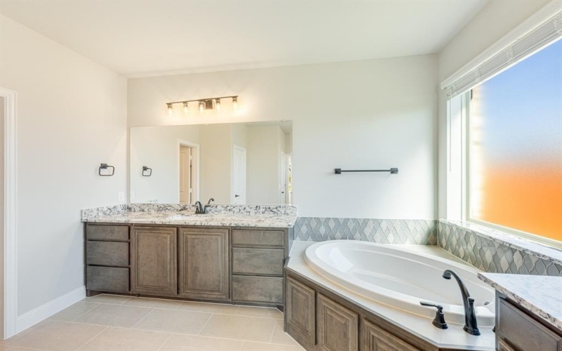 5202 Rowlan Row, Midlothian, TX 76065, 4 Habitaciones Habitaciones , ,3 BañosBaños,Residential,En Venta,5202 Rowlan Row,20975334