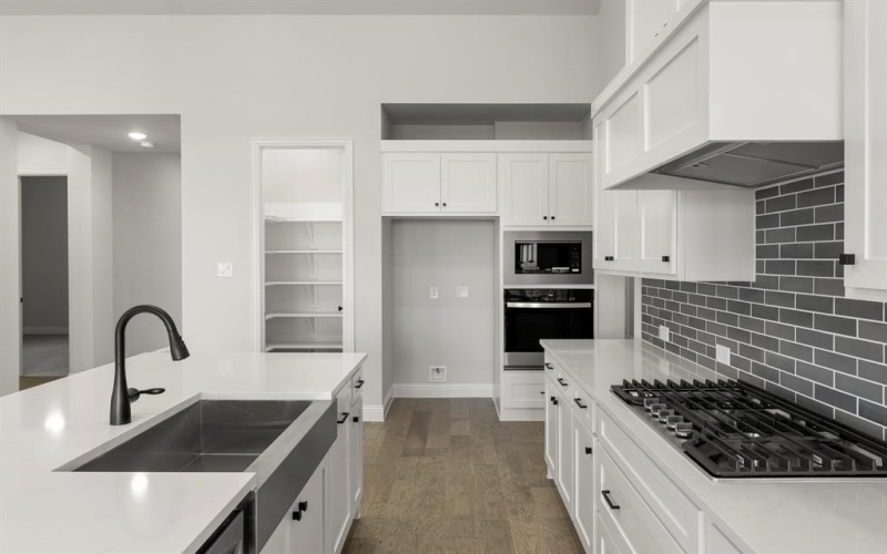 320 Bee Balm Road, McKinney, TX 75071, 4 Habitaciones Habitaciones , ,5 BañosBaños,Residential,En Venta,320 Bee Balm Road,0,20975459