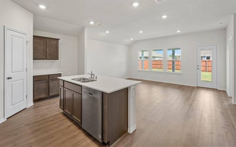 921 Parksville Drive, Ferris, TX 75125, 4 Habitaciones Habitaciones , ,2 BañosBaños,Residential,En Venta,921 Parksville Drive,20975508