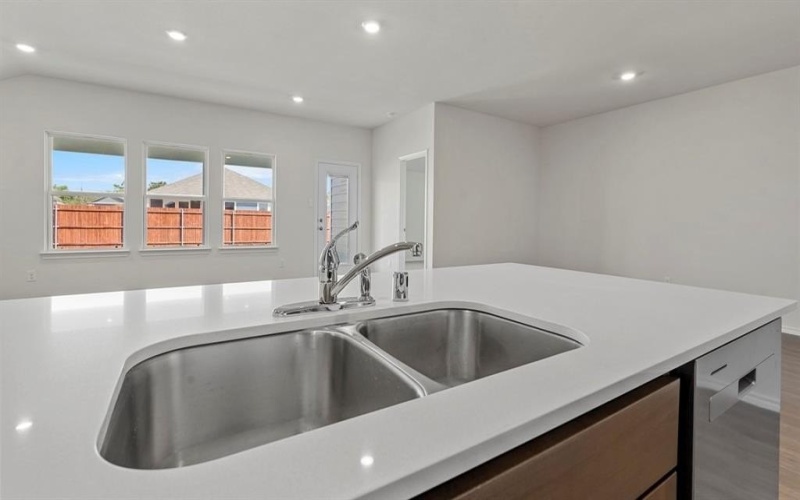 921 Parksville Drive, Ferris, TX 75125, 4 Habitaciones Habitaciones , ,2 BañosBaños,Residential,En Venta,921 Parksville Drive,20975508